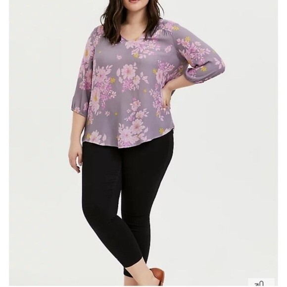 Torrid SLATE GREY & PURPLE FLORAL CREPE SMOCKED BLOUSE‎ 1X - Picture 1 of 8